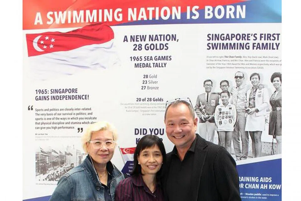 PERINTIS DAN JAGUH BERTARAF DUNIA: Tiga jaguh renang Singapura ini pernah menguasai arena renang antarabangsa - (dari kiri) Patricia Chan, Tay Chin Joo dan Ang Peng Siong. - Foto SINGAPORE SWIMMING ASSOCIATION
