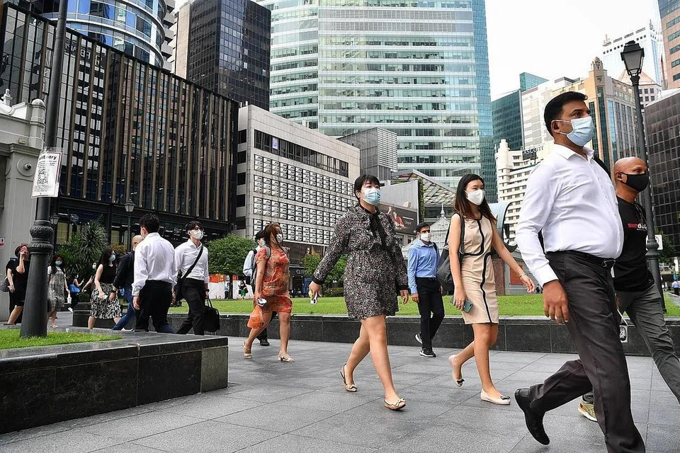 KEMAHIRAN DIUTAMA DARIPADA PENGALAMAN DAN KELULUSAN: Kajian LinkedIn mendapati syarikat di Singapura mencari pekerja yang mempunyai kemahiran teknikal dan luas lebih daripada yang mempunyai pengalaman dan kelulusan akademik. - Foto fail