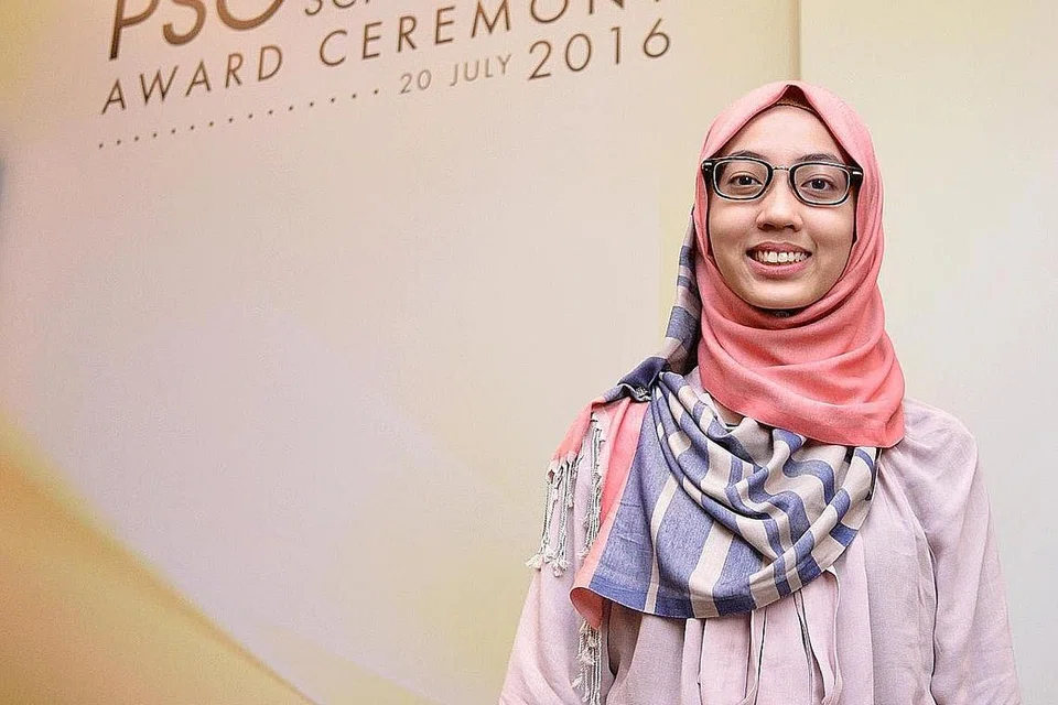 GAPAI KECEMERLANGAN: Cik Nur Sabrina akan melanjutkan pengajian dalam bidang psikologi di Universiti Melbourne, Australia, selama tiga tahun. - Foto SHAKIR SAIFUDDIN