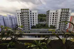 MENYOKONG WARGA EMAS MENITI USIA SENJA: Kampung Admiralty di Woodlands Drive 71 merupakan kampung persaraan pertama di Singapura. Pemerintah akan terus memberi jaminan lebih besar kepada warga emas dalam persaraan, dengan memastikan mereka akan mempunyai pelbagai pilihan untuk memanfaatkan nilai rumah, jika diperlukan, kata Profesor Muhammad Faishal Ibrahim. - Foto fail