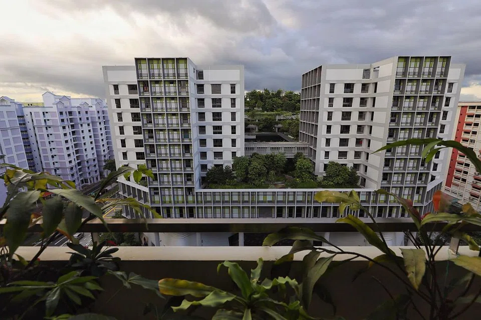 MENYOKONG WARGA EMAS MENITI USIA SENJA: Kampung Admiralty di Woodlands Drive 71 merupakan kampung persaraan pertama di Singapura. Pemerintah akan terus memberi jaminan lebih besar kepada warga emas dalam persaraan, dengan memastikan mereka akan mempunyai pelbagai pilihan untuk memanfaatkan nilai rumah, jika diperlukan, kata Profesor Muhammad Faishal Ibrahim. - Foto fail