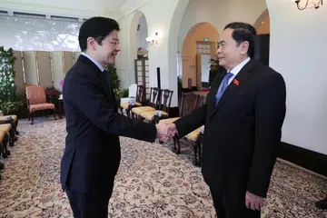 Perdana Menteri merangkap Menteri Kewangan, Encik Lawrence Wong (kiri), bertemu dengan Presiden Perhimpunan Kebangsaan Sosialis Republik Vietnam, Encik Tran Thanh Man (kanan), dalam lawatan rasmi beliau ke Singapura pada 2 Disember.