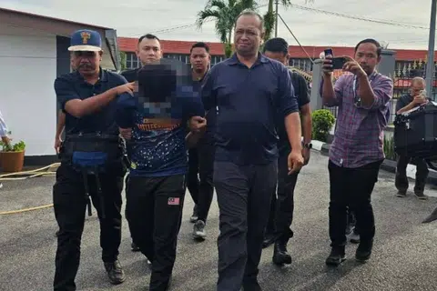 Remaja lelaki berusia 17 tahun dibawa ke Mahkamah Majistret Sungai Siput di Perak atas tuduhan membunuh kanak-kanak Orang Asli yang juga saudara terdekatnya, Nuraina Humaira Rosli, 10 tahun, pada 16 Ogos.