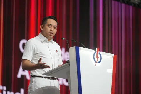 Encik Ahmad Firdaus Daud, 42 tahun, berucap semasa Anugerah dan Konvensyen Parti Tindakan Rakyat (PAP) di Dewan Ekspo Singapura 8 pada 9 November 2025.