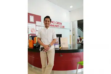 BANTU MASYARAKAT: Encik Muhammad Danial Hakim Rosli meluangkan masa menyumbang kepada masyarakat menerusi pelbagai penglibatan dalam pertubuhan akar umbi dan badan masyarakat. - Foto BM oleh NAZRY MOKHTAR