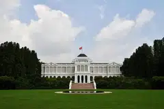 PEJABAT TERTINGGI NEGARA: Singapura mungkin melihat perlawanan tiga penjuru pada Hari Mengundi yang ditetapkan pada 1 September. 