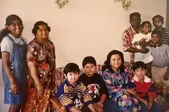HARGAI SUMBANGAN: Meskipun berlainan bangsa, keluarga Diraja Johor tetap menghargai jasa keempat-empat individu bangsa India yang banyak memberi sumbangan dalam keluarga itu. Gambar dirakam ketika bersama jurulatih renang, Encik Mohan dan keluarganya semasa Deepavali. - Foto FACEBOOK ZARITH SOFIAH IDRIS