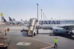 Bermula 1 Mac 2025, penumpang Qatar Airways yang berlepas dari Jeddah, boleh memanfaatkan perkhidmatan daftar masuk dari luar lapangan terbang yang disediakan di Clock Royal Tower, Makkah, sebuah Hotel Fairmont.