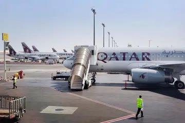 Bermula 1 Mac 2025, penumpang Qatar Airways yang berlepas dari Jeddah, boleh memanfaatkan perkhidmatan daftar masuk dari luar lapangan terbang yang disediakan di Clock Royal Tower, Makkah, sebuah Hotel Fairmont.