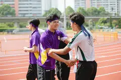 Pelajar daripada beberapa madrasah saling mengucapkan tahniah dalam acara edisi ketiga acara Sukan dan Permainan Madrasah (MSG) 2026 pada 2 April di Stadium Woodlands. 