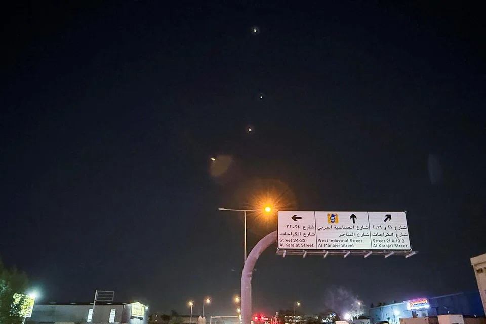 Jejak serangan roket Iran ke atas pangkalan udara Al-Udeid AS di Qatar pada 23 Jun 2025 dilihat dari Doha.