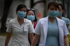 Koronavirus: Pakaian seragam pekerja jagaan kesihatan bersih dan lalui proses basmi kuman secara kerap