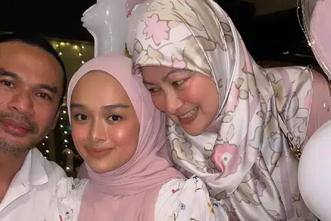 AKUI KESILAPAN: Marissa Dania Hakim (tengah) mengakui kesalahannya selepas beritanya menjadi punca rumah tangga orang lain runtuh tular. Beliau enggan bapanya, Norman Hakim (kiri) dan ibunya, Abby Abadi, dipersalahkan dalam soal ini.