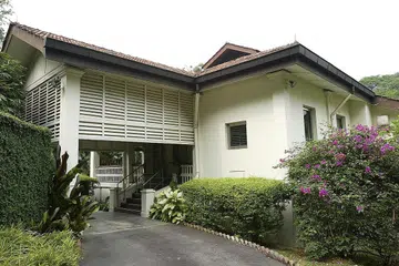 RUMAH KELUARGA MENDIANG ENCIK LEE KUAN YEW: PM Lee berpendirian hasil jualan rumah di 38 Oxley Road ini harus diberi kepada amal. - Foto fail