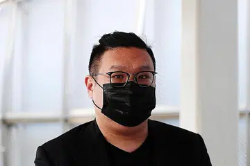 NG YU ZHI: Ditangkap Februari lalu, dikenakan 18 tuduhan menipu, menipu semasa berdagang dan bagi pemalsuan. Semalam, dia dikenakan lagi 13 tuduhan serupa. - Foto BH oleh KELVIN CHNG