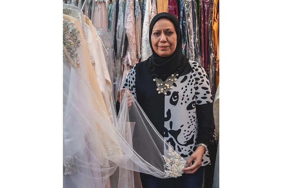 GEMBIRA, SEDIH DAN HARAPAN MASA DEPAN - LAHIRKAN RASA SEDIH: Setelah berniaga di TKC selama 20 tahun, pemilik Sultanah Bridal & Boutique, Cik Sultanah Hussien, sedih apabila mendengar berita penutupan pusat itu. - Foto BH oleh NUR DIYANA TAHA