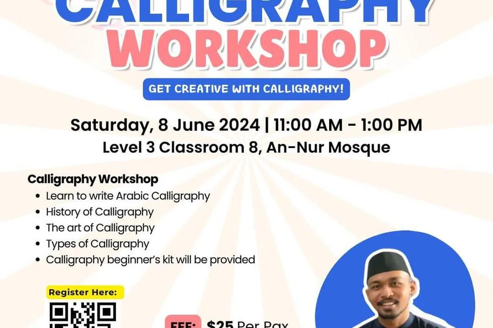 Belajar lukisan kaligrafi bersama Ustaz Ammar Mustafa dalam Bengkel Kaligrafi, dalam salah satu acara yang diatur. 