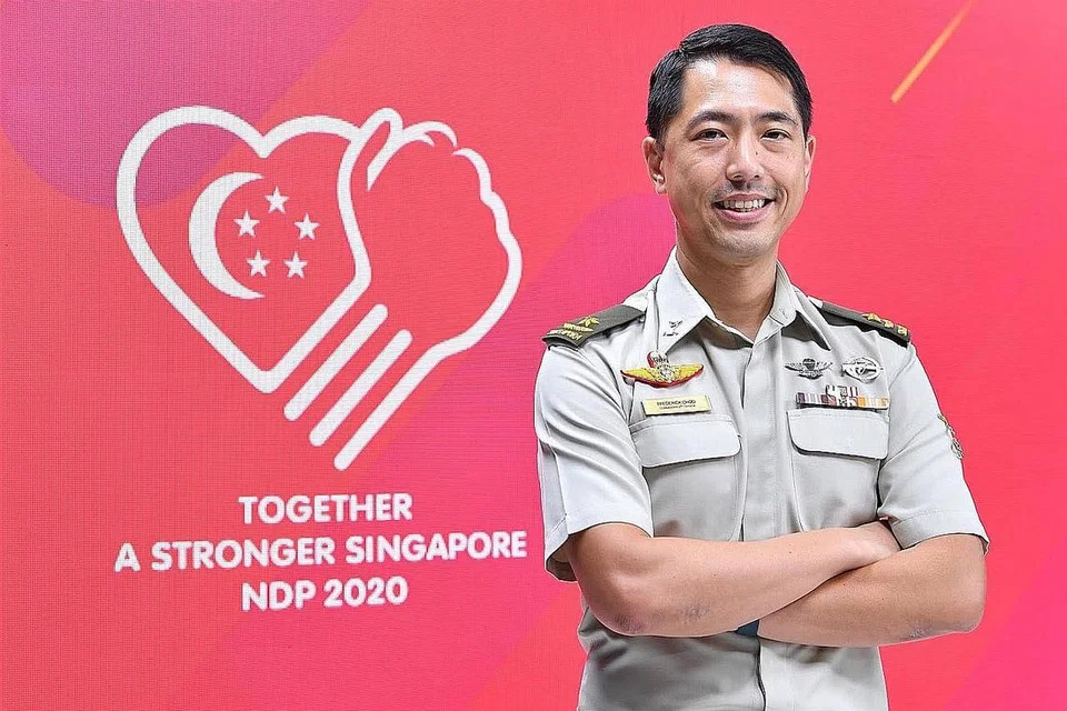 SUASANA BERBEZA: Pegawai Jawatankuasa Eksekutif NDP2020, Brigadier-Jeneral (BG) Frederick Choo, bersama tema, logo dan konsep perbarisan tahun ini. - Foto JAWATANKUASA EKSEKUTIF NDP 2020.