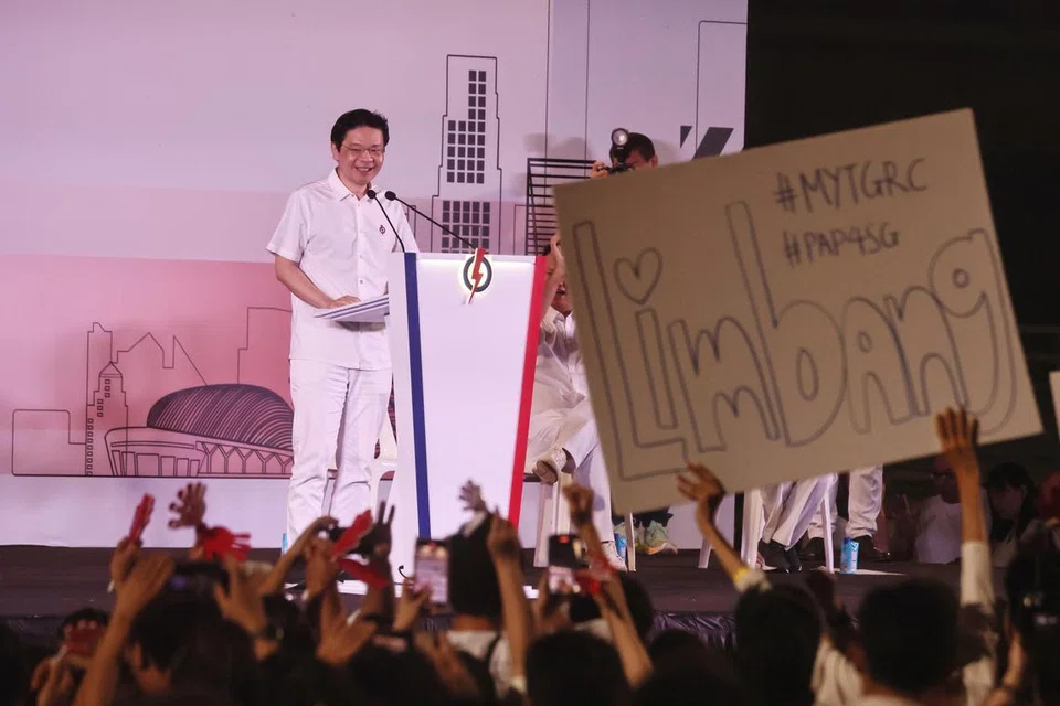Perdana Menteri dan Setiausaha Agung Parti Tindakan Rakyat (PAP), Encik Lawrence Wong, menyampaikan ucapannya kepada para penyokong di rapat pilihan raya umum yang diadakan di Stadium Woodlands pada 24 April.