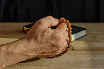 ‘Ruqyah’ adalah proses rawatan bagi penyakit halus, seperti sihir dan gangguan, menggunakan zikir, doa, ayat Al-Quran. Nabi Muhammad saw berkata ia dibolehkan selagi tidak mengandungi unsur syirik.