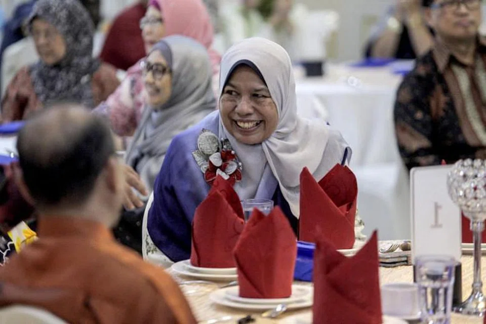 Ijazah sains Menteri Perumahan dan Kerajaan Tempatan Malaysia, Cik Zuraida Kamaruddin, dari NUS dipersoalkan oleh seorang pengguna Twitter.