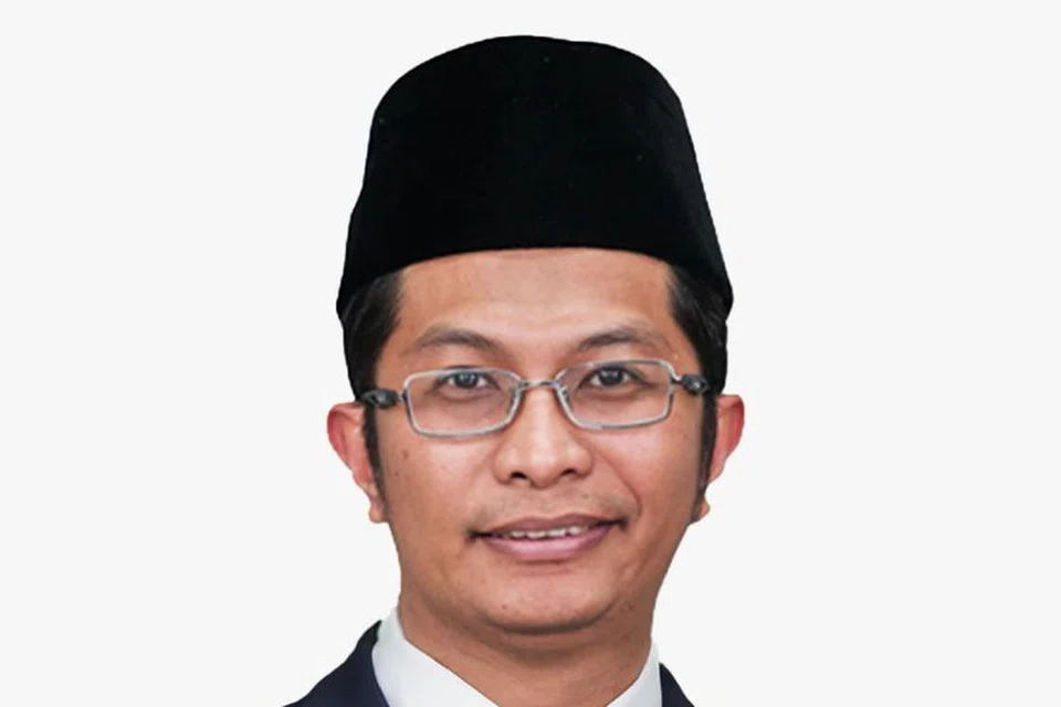 Menurut Pengerusi Eksekutif Masjid Darul Makmur, Encik Mohd Fairus Abdul Manaf, antara tumpuan strategik Masjid Darul Makmur adalah memupuk semangat kemasyarakatan yang kuat. Ini dapat dilakukan hasil usaha pihak masjid bekerjasama dengan jemaah, pelbagai rakan masjid dan pihak berkepentingan yang lain.