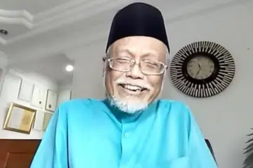 USTAZ PASUNI MAULAN: Dengan berkorban, manusia dapat melahirkan rasa syukur atas segala nikmat yang Allah swt kurniakan. Perasaan syukur hendaklah sentiasa dihayati selama mana Allah swt mengurniakan kita kemampuan untuk bernafas di muka bumi ini, kata beliau. - Foto ZOOM oleh AFIRA NAQILLA