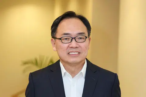 JALANI RAWATAN: Menjangkakan kesan sampingan daripada rawatan radioterapi, Encik Liang Eng Hwa (gambar) mungkin perlu mengambil cuti daripada beberapa kegiatan dan tugas masyarakat dalam beberapa bulan akan datang.