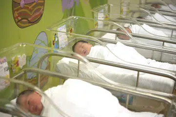 MENGINGATI KEJADIAN: Pasangan di India menamakan anak-anak mereka dengan nama 'Covid', 'Corona' dan 'Lockdown' sebagai mengingati pandemik koronavirus yang dihadapi sedunia sekarang. Foto sekadar hiasan.