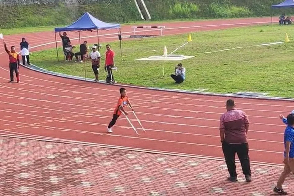 BERI INSPIRASI:  Aqil bertekad untuk menghabiskan perlumbaannya di Jerantut, Pahang dan menjadi inspirasi bagi mereka yang alami nasib serupanya.