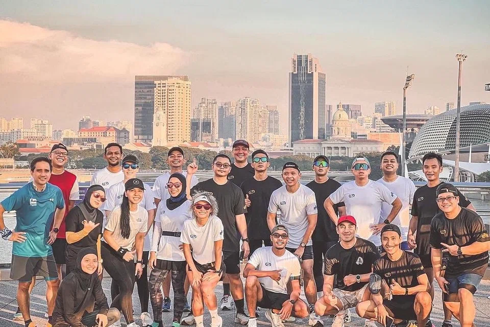 Beberapa anggota kumpulan RunRilexsRepeat (gambar) bakal mengambil bahagian dalam LTAW 2022 dalam kategori 20 kilometer. Mereka akan berjalan kaki di sekitar Singapura dengan tujuan mengumpul dana bagi membantu penjaga individu dengan isu kesihatan mental. - Foto ihsan RUNRILEXSREPEAT