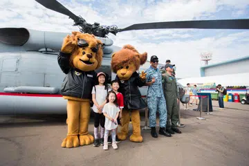 Kanak-kanak boleh melihat pesawat dan berinteraksi dengan juruterbang di Weekend@Airshow pada 24 dan 25 Februari.