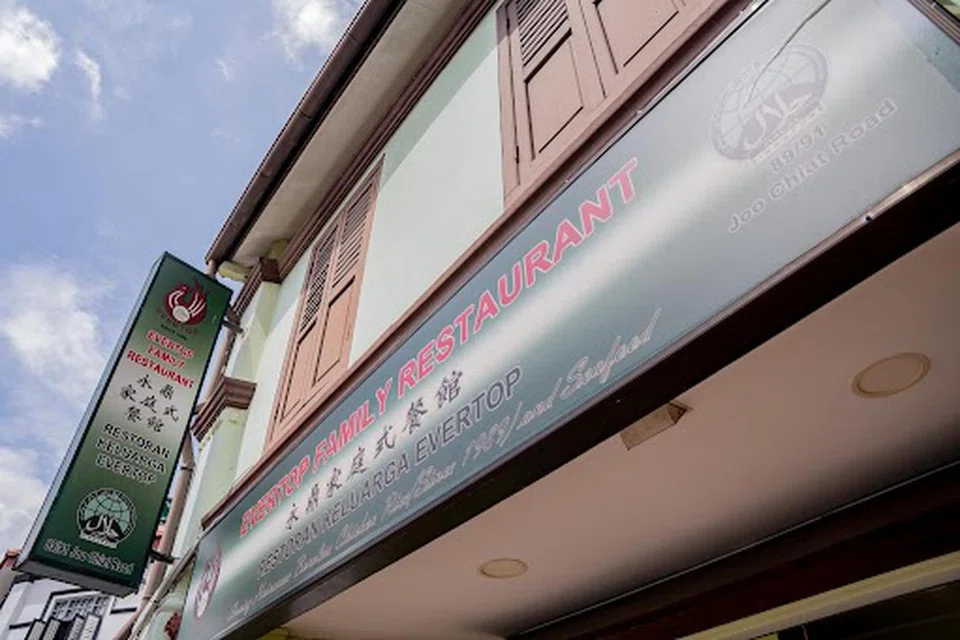 Evertop Family Restaurant membuka satu lagi cawangan yang lebih luas di 89/91 Joo Chiat Road pada 2011.
