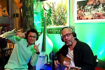 RAKAMAN SECARA LANGSUNG: Bersama Encik Idrus. - Foto ihsan PANTUNISM