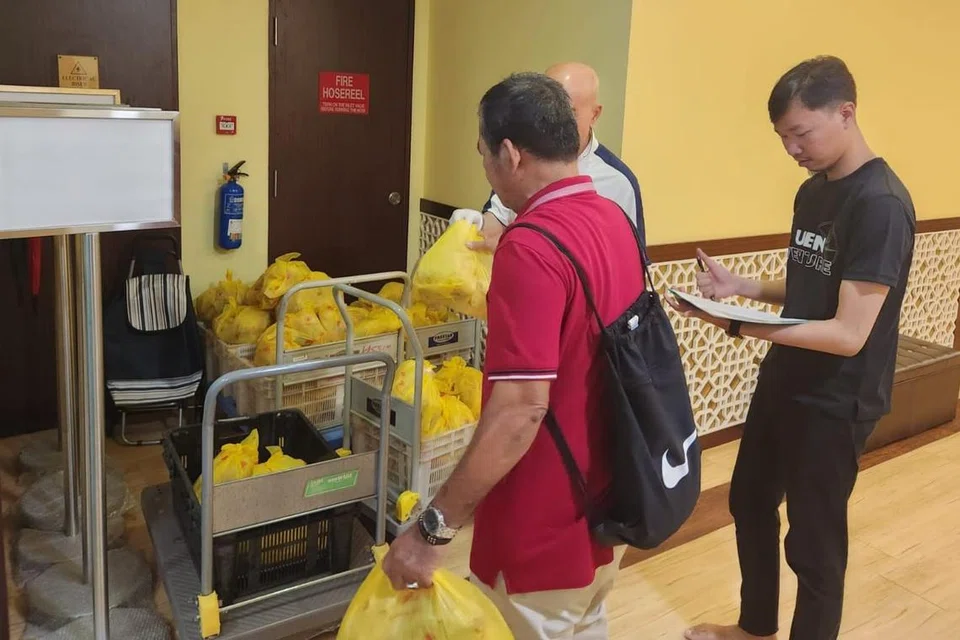 Pengagihan daging korban turut disampaikan kepada relawan di Masjid Kassim yang membantu proses pengagihan daging korban bersama SalamSG Korban dan Muis pada tahun 2023. 