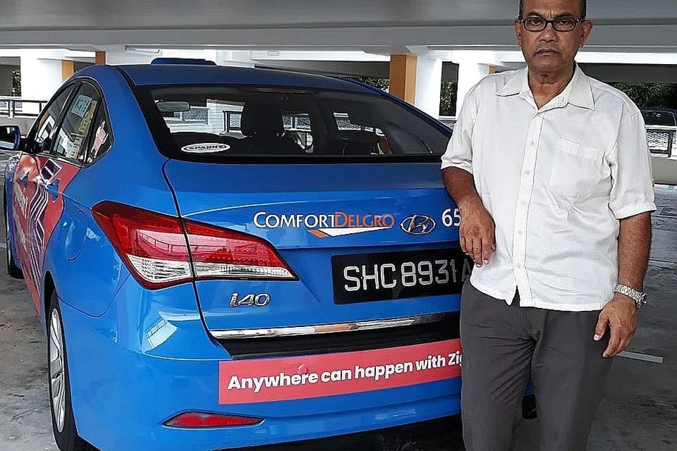 MASIH BERTAHAN: Walau sukar meraih pendapatan yang mencukupi, Syed Alwi masih bertahan sebagai pemandu teksi dan mengalukan bantuan pemerintah dan syarikat pengendali teksi untuk membantu pemandu yang senasib dengannya. - Foto ihsan SYED ALWI SYED HASSAN