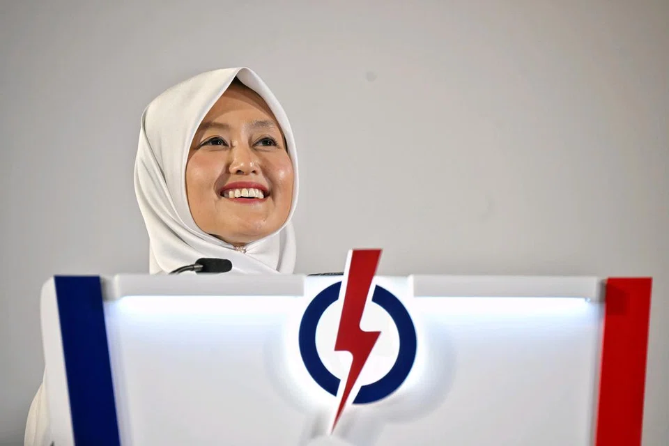 Calon Parti Tindakan Rakyat (PAP) di GRC Jurong East-Bukit Batok, Cik Rahayu Mahzam berkata beliau percaya pasukannya komited, berpengalaman dan telah mencurahkan bakti kepada masyarakat. 