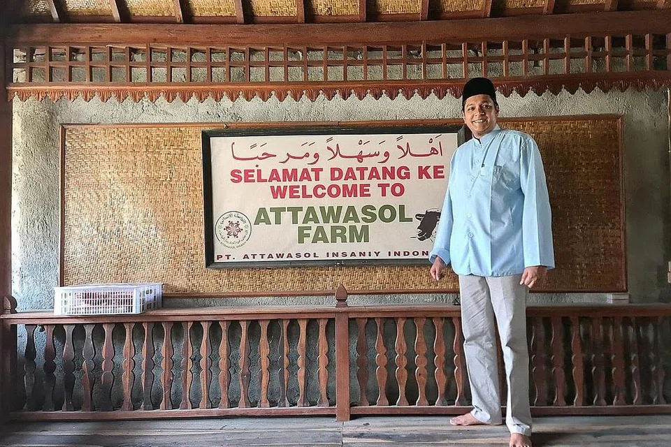 PERSIAPAN SUDAH DIMULA: Ustaz Dr Leyaket Ali (atas) sudah membuat hampir semua persiapan ibadah korban di Indonesia agar upacara itu dapat dijalankan dengan sebaik mungkin. - Foto ATTAWASOL INSANIY