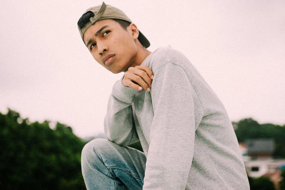 INGAT PESANAN: Penyanyi rap, Fariz Jabba, antara anak muda yang menjalani Program Pembangunan Bakat (Muzik) Pesta Shine 2018 di bawah bimbingan artis hip-hop, Joe Flizzow, terus mengingati pesanan pembimbingnya itu supaya sentiasa 'dahaga' mencari ilmu dan mencuba pendekatan baru jika serius ingin menceburi bidang muzik. - Foto SHINE FESTIVAL 2018