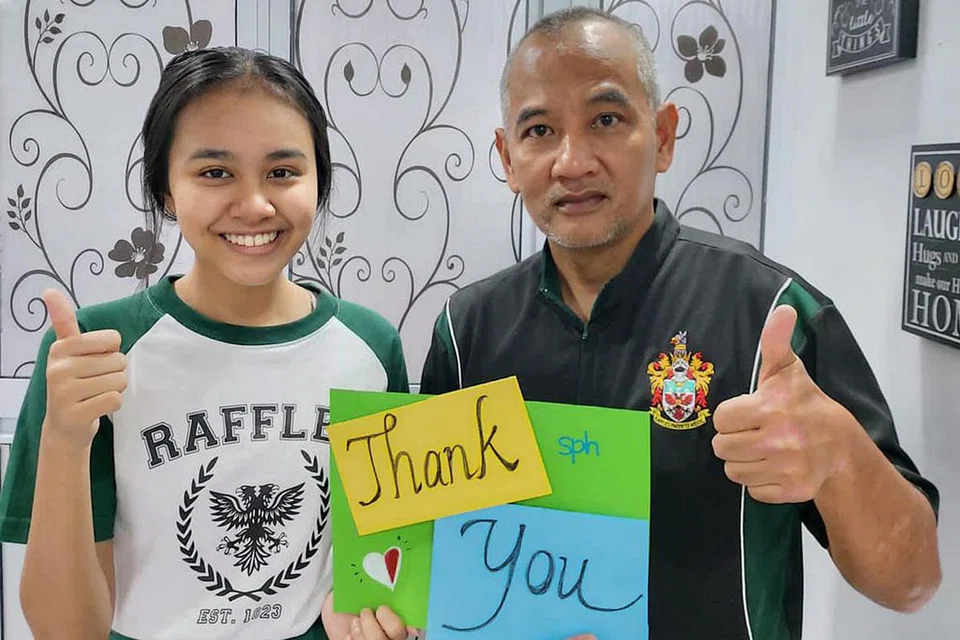 SUKACITA DAN TERHARU: Bagi Imanina Mohamed Zalaini , biasiswa bagi anak-anak kakitangan SPH sungguh bermakna untuk dirinya serta bapanya, Encik Mohamed Zalaini Abu Amin, kerana dapat membantu meringankan beban kewangan pendidikannya. - Foto ihsan IMANINA MOHAMED ZALAINI 