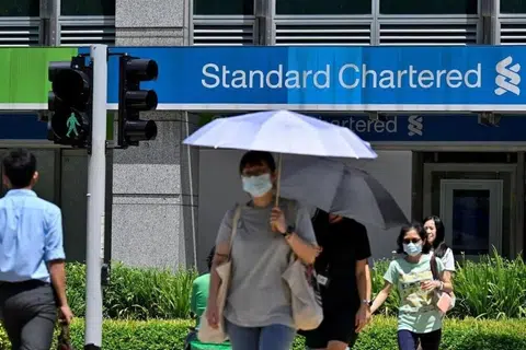Bank yang berpusat di Asia itu menggajikan sekitar 52,000 orang dalam peranan sokongan tersebut pada akhir 2025, dengan operasi yang merentasi Singapura, Hong Kong, China, India dan Poland.