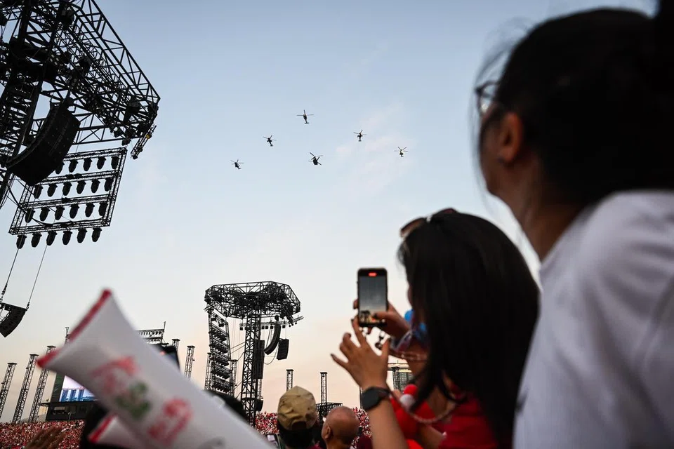  S-70B Seahawk, Apache AH-64D, H225M, Chinook CH-47  ‘Helicopter Formation Flypast’. Angkatan Udara Republik Singapura (RSAF), NDP 2025