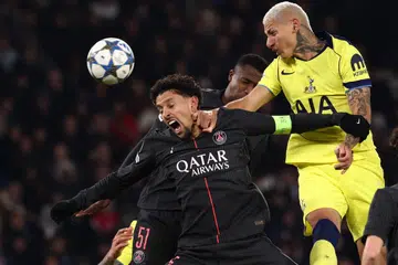 Penyerang Tottenham Spurs, Richarlison (kanan) dan pemain pertahanan Paris Saint-Germain, Marquinhos (tengah) berebut bola semasa Liga Juara-Juara di Staidum Parc des Princes di Paris pada 26 November.