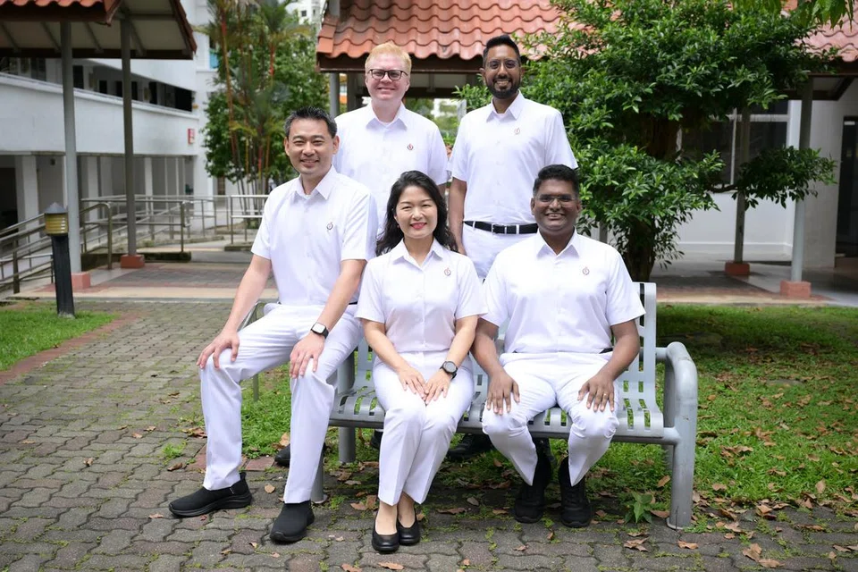 Bakal calon PAP di GRC Aljunied pada GE2025: (Berdiri, dari kiri) Encik Daniel Liu dan Dr Faisal Abdul Aziz, dan (duduk, dari kiri) Dr Adrian Ang, Cik Chan Hui Yuh dan Encik Jagathishwaran Rajo.