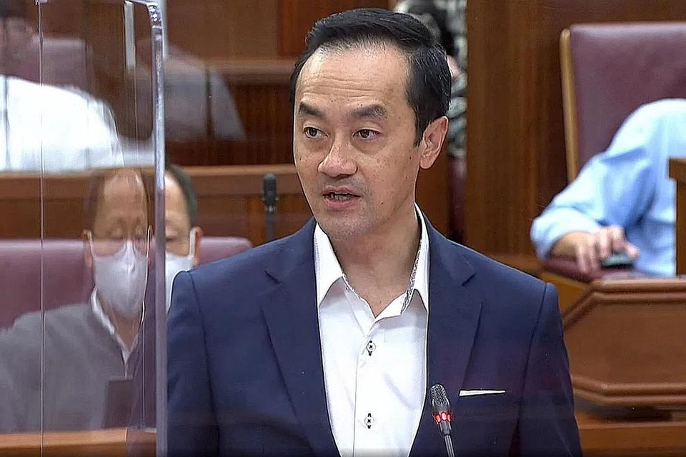 Menteri Negara Kanan (Kesihatan), Dr Koh Poh Koon (gambar atas). - Foto GOV.SG