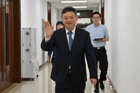 Menteri Ekologi dan Alam Sekitar China, Encik Huang Runqiu, ketika negara bersiap sedia menghadiri satu lagi sidang kemuncak iklim Pertubuhan Bangsa-Bangsa Bersatu (PBB) tanpa penyertaan Amerika Syarikat.