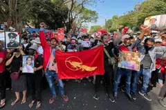 CARI PENYELESAIAN: Menteri Ehwal Luar, Dr Vivian Balakrishnan, menekankan bahawa pemimpin pemerintah awam yang digulingkan, Cik Aung San Suu Kyi, kekal sebagai “pangsi utama” untuk sebarang penyelesaian kepada krisis Myanmar.
