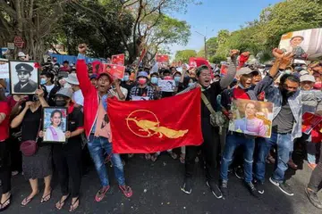CARI PENYELESAIAN: Menteri Ehwal Luar, Dr Vivian Balakrishnan, menekankan bahawa pemimpin pemerintah awam yang digulingkan, Cik Aung San Suu Kyi, kekal sebagai “pangsi utama” untuk sebarang penyelesaian kepada krisis Myanmar.