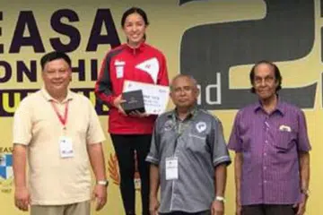 KINI MENYASAR SUKAN SEA: Jasmine Ser, yang merangkul tiga emas di Seasa Ahad lalu, kini memburu pingat emas di Sukan SEA Kuala Lumpur Ogos ini. - Foto SSA