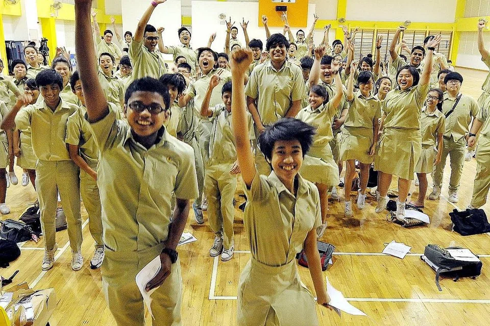 PERLU PUNYAI PELBAGAI KEMAHIRAN: Pelajar perlu diberi peluang meneroka dan membuat penemuan sendiri supaya kemahiran mereka dapat terus dikembangkan bagi membina daya tahan agar mereka tidak tercicir dalam kemajuan pesat dunia apatah lagi dengan penggunaan teknologi yang kian mencabar. - Foto fail